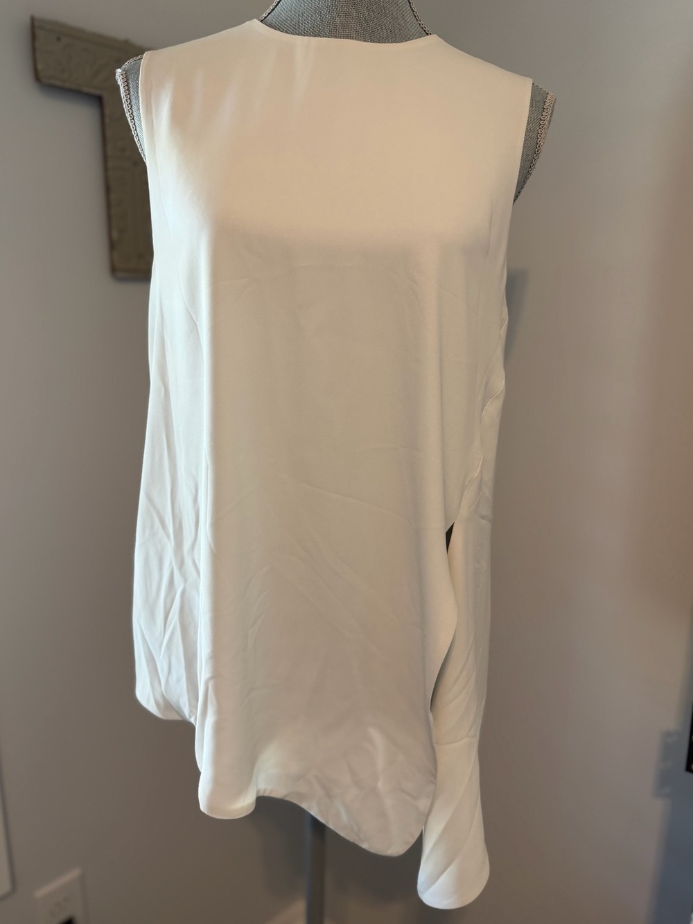 ARITZIA Babaton Sleeveless High Neck Asymmetrical Flowy Minimalist Blouse Size M